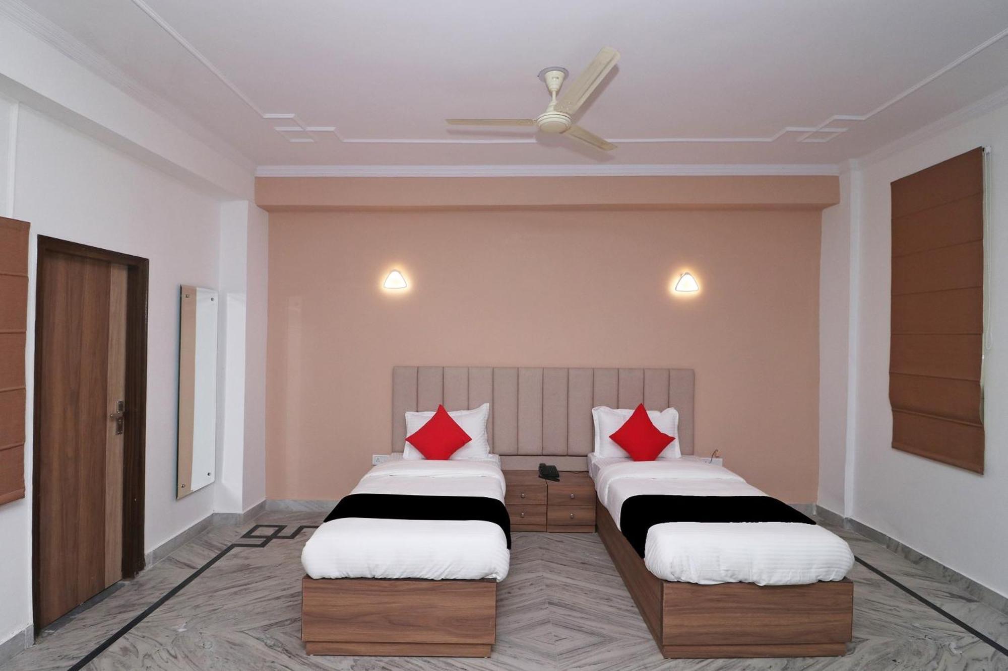 Super Capital O Esscon House Near Payal Cinema Hotel Gurgaon Exterior photo