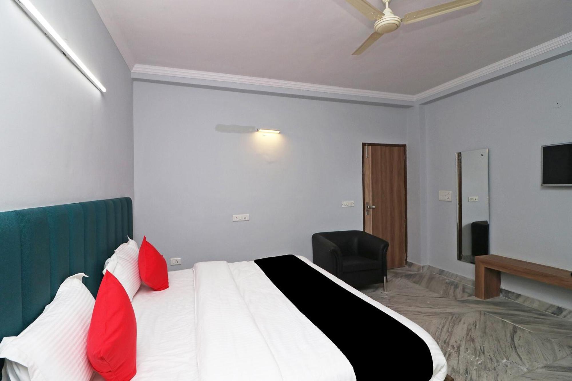 Super Capital O Esscon House Near Payal Cinema Hotel Gurgaon Exterior photo